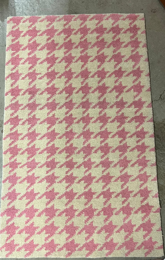 Houndstooth rug